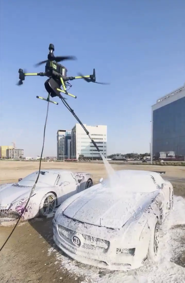 شیوه نوین شستشوی خودرو با پهپاد